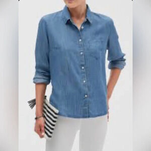 EUC Banana Republic Untucked Chambray Tencel Shirt One Pocket Top Small